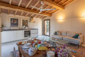 Cozy Tuscan Farmhouse Apt, Pool & Outdoor Porch - Image 4
