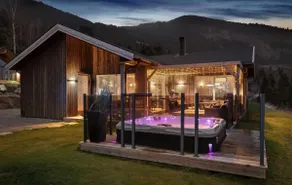 Panoramic cabin with jacuzzi - Image 2