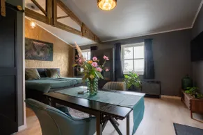 Stylish guesthouse, lots of privacy / views - Image 3