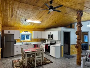 Cozy Cabin #2 w/heated detached garage - Image 3