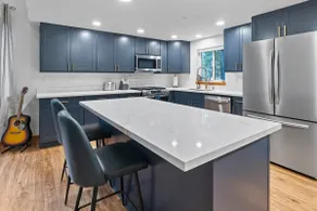 Rainier's Newest Luxury Chalet with Hot Tub-AC-WiFi - Image 5