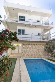 Beautiful apartment steps from the beach - Image 4