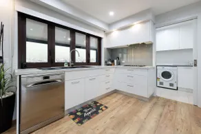 Adorable Abode on Schubach - Fabulous, spacious two bedroom unit close to hospital in East Albury - Image 5