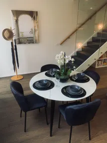 Entire Stunning Townhouse - Image 3