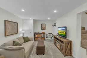 One block from Downtown OP. Finished basement. - Image 4