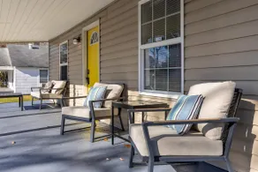 Bright & Cozy 3BR Home - Pets Welcome! - Image 2