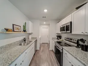 Modern•King Bed•Luxe•Fast WiFi•HDTVs - Image 3