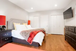 Hot tub, Outdoor TV, Gourmet Kitchen, King Beds - Image 3