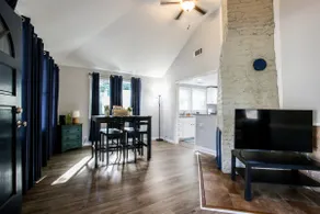 Oak Oasis | Sunny Savannah Stay - Image 4