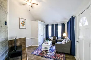 Oak Oasis | Sunny Savannah Stay - Image 3