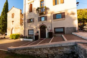 Historic residence, exclusive view of Ponte Pietra - Image 2