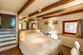 Historic residence, exclusive view of Ponte Pietra - Image 3