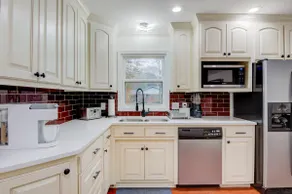 Cozy Home in Hickory - Image 4