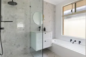 Stylish 5-Bedroom Home Geographe - Image 4