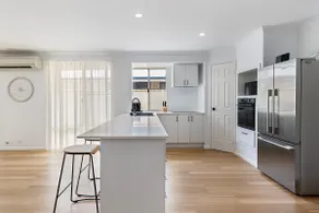 Stylish 5-Bedroom Home Geographe - Image 2