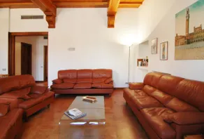 Piazza del Campo Honeymoon Suite - Image 3