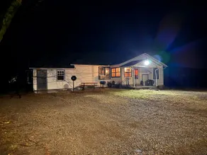 The Cozy Triple R Farm House - Image 2
