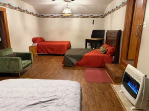The Cozy Triple R Farm House - Image 5