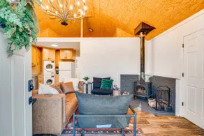 Park Line Cabin: Hot Tub, Cinema & Starry Skies - Image 2