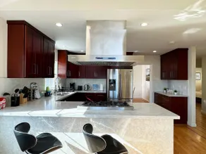 South SF Spacious Entire Unit With 3brs 3bth on 2F - Image 4