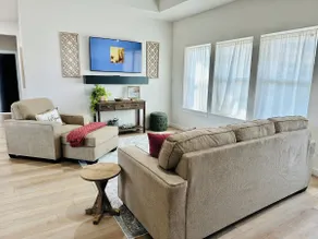 Charming Home Modern Home - Image 5