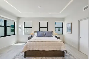3BR Waterfront Stay: Pool, Spa & Free Kayaks - Image 3