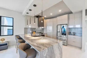 3BR Waterfront Stay: Pool, Spa & Free Kayaks - Image 2
