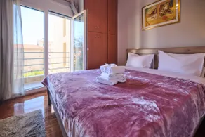City Center 2-BR Apartment in Mytilene - Image 3