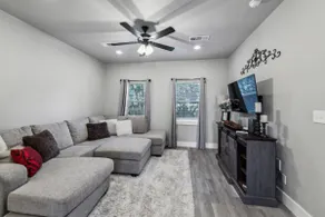 *Lux*Stunning Kitchen*Mins to Lake*Modern Firepit - Image 4