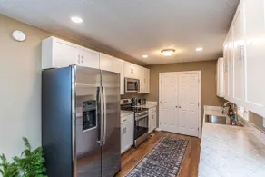 Charming Retreat close to Blue Oval City w/hot tub - Image 5