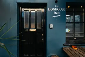 The Doghouse Inn en-suite king size bedroom - Image 3