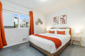 Designer 4B2.5B in Ballard sleeps 10 - Image 4