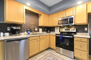 Contemporary Apt in Quiet Area - Image 3