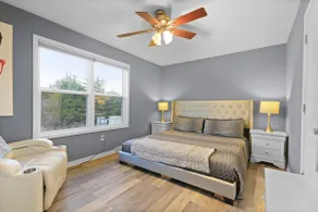 Contemporary Apt in Quiet Area - Image 2
