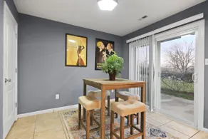 Contemporary Apt in Quiet Area - Image 4