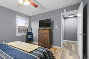 Contemporary Apt in Quiet Area - Image 5