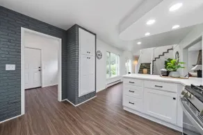 Lakefront Luxury Retreat - Image 4