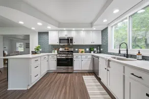Lakefront Luxury Retreat - Image 3