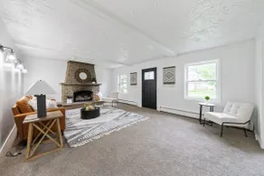 Lakefront Luxury Retreat - Image 2