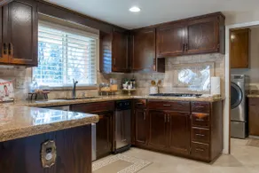 Stunning luxury Custom Single Story Home/nr Golf - Image 4