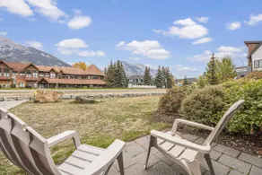 Ground Floor Mtn View Retreat in Prime Location - Image 4