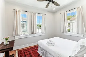 Smart 2BR Overlooking Freret w/Roof Deck & Parking - Image 2