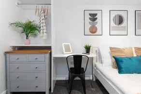 Luxury Lower-Level One Bed Apt - Image 4