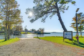 The Hill-Ton - Lake View, Across from 1215 Launch - Image 2
