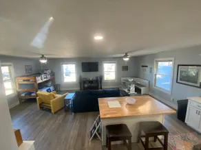 Immaculately Maintained Lakeview Loft Apartment - Image 3