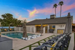 3 BD retreat w. free heated pool - Image 2