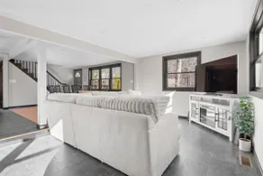 Beautiful Home, Great Location - Image 3