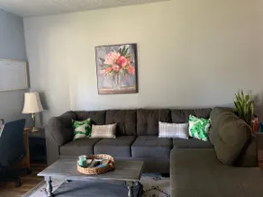 Cozy 3-bedroom home with street parking for 2 cars - Image 2