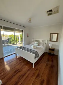 Fresh & Spacious 4BR Holiday House - Image 5