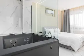 Ophelia Apartments by halu!, Luxury Apt with Hot Tub - Image 2
